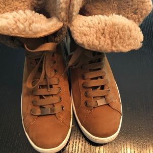 UGG STARLYN Chesnut Hi-Top sneakers. Women’s size 9.5. EXCELLENT condition.